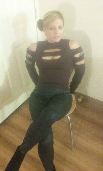 , 32  female escort, Hartford