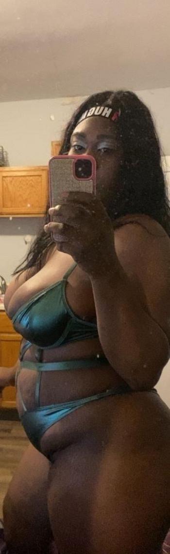Thickanaa, 28  female escort, Hartford