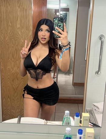Vivian, 26  female escort, Hartford